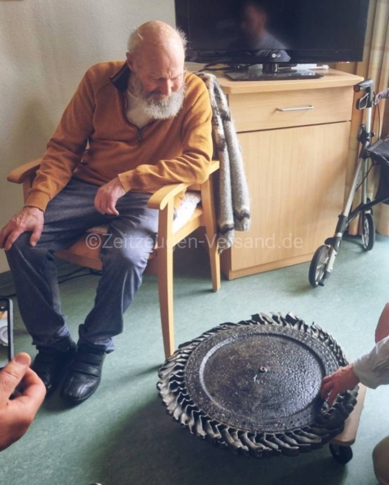 Das Turbinenrad eines Jumo 004 und sein Flugzeugführer